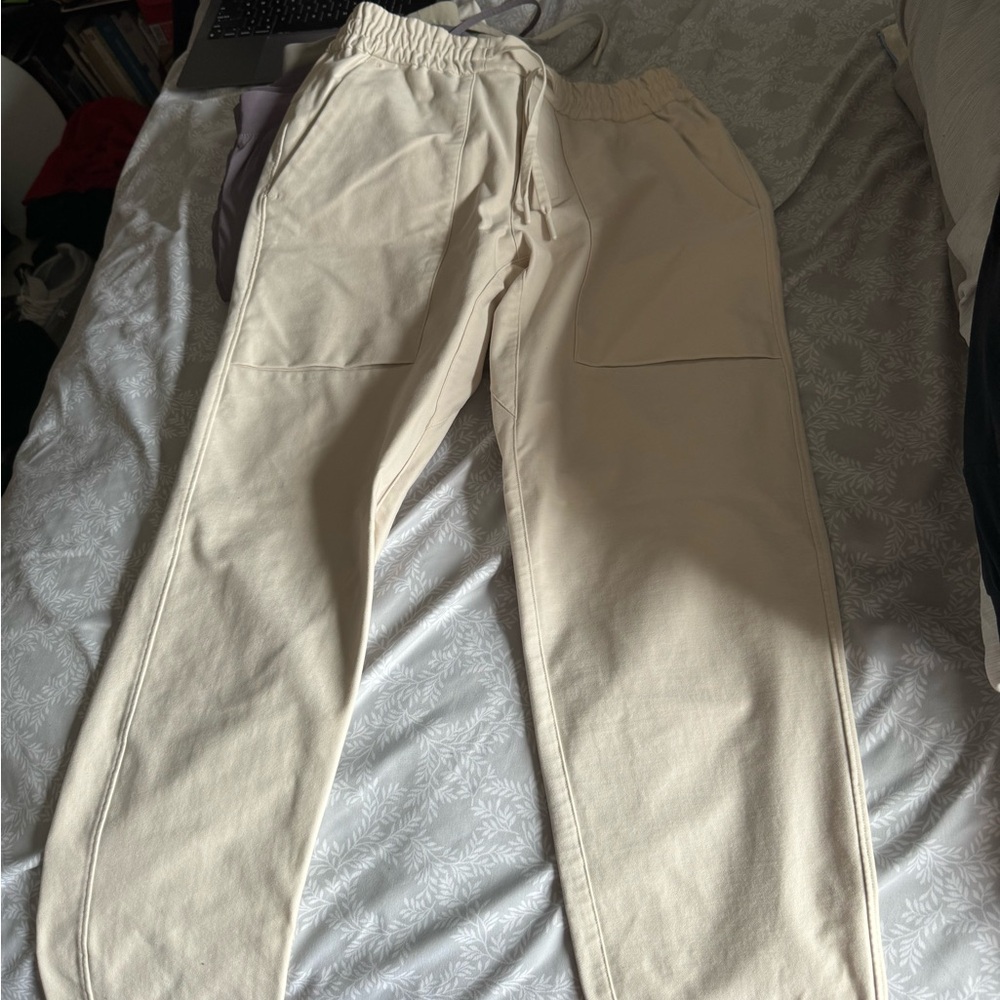 Lulu relaxed fit pant size Medium